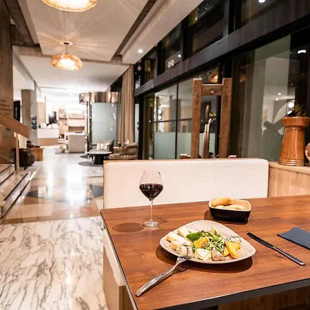 Mercure Centre Alpotel Hotel 4*
